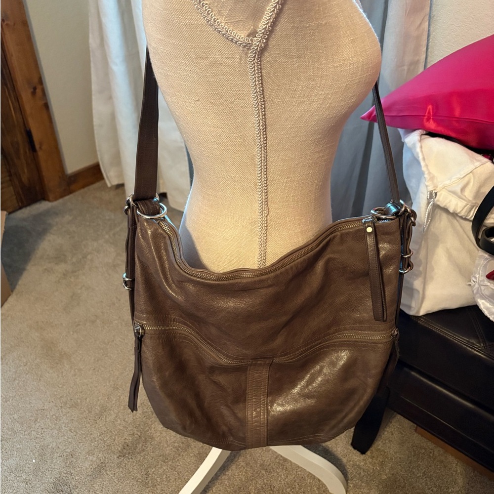 Rough&Tumble city safari medium leather is brownish gray very nice neutral. EUC